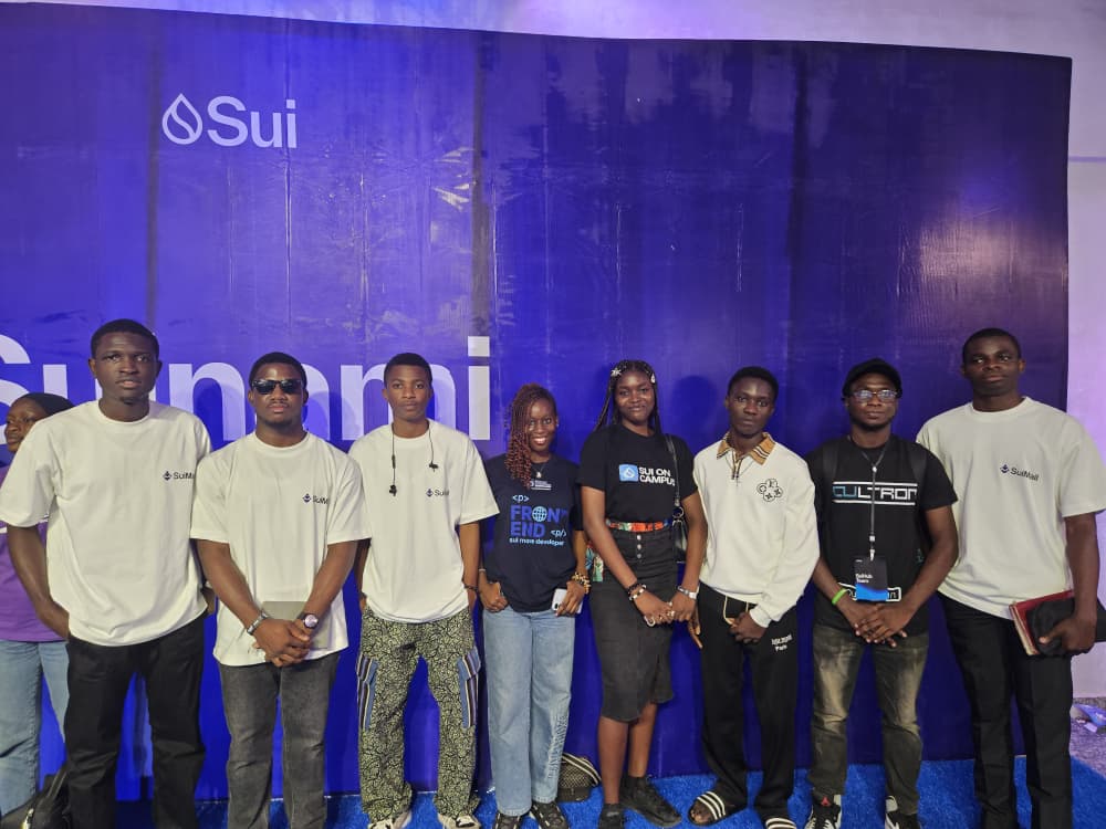 devfoma's tweet image. @socscfutminna and @socscunizik 

Took shots with the team @SUIMAIL_ and @Z1D_exe.

My developer lead, @dev_sylv, and our community manager, @00he_who_is.