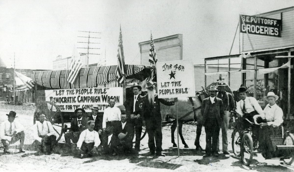 TRPresLibrary's tweet image. 🗓️ On This Day – November 16, 1907

President Theodore Roosevelt issued Proclamation 780, officially declaring Oklahoma the 46th state of the United States. 🌾🦅

Born out of the merging of Oklahoma Territory and Indian Territory, Oklahoma’s path to statehood was a complicated…