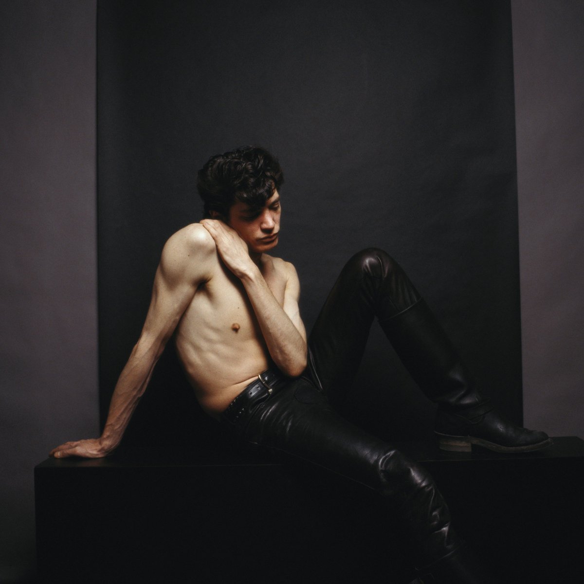 CXNTIPUNKI's tweet photo. Marcus Leatherdale - Robert Mapplethorpe

1979

#gayphotographer #leatherfashion #vintagephotography
#marcusleatherdale #robertmapplethorpe https://t.co/biyBYwo0qQ