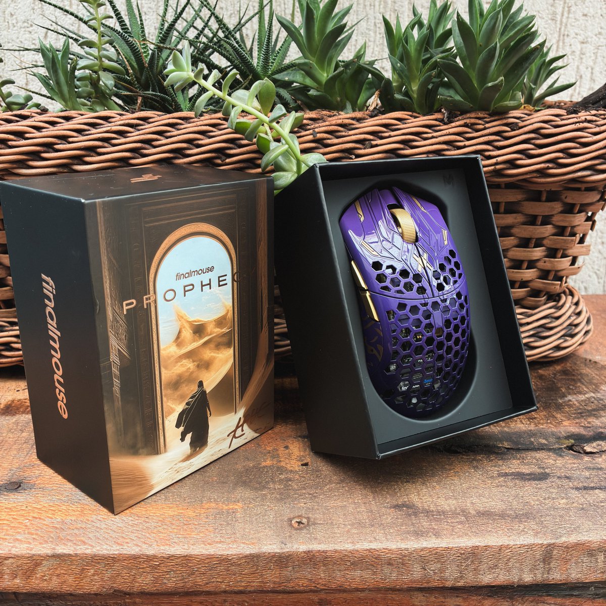 Customicegg's tweet photo. 🖌 Customização Signature
🖱 Finalmouse Prophecy
✔ Feets: Tiger Ice v2 dots
✏Design: @daniblury
🎨 Artista: @pedrobife
👉 Quer customizar um mouse pra você? Cola no nosso inbox ou no nosso site! Link na bio!
#custommouse #customart #mouse #gaming #gear️
#Customice #Finalmouse #Prophecy #CustomMouse #Advancedd1 #SetupGamer #Esports #MouseGamer #PurpleGold