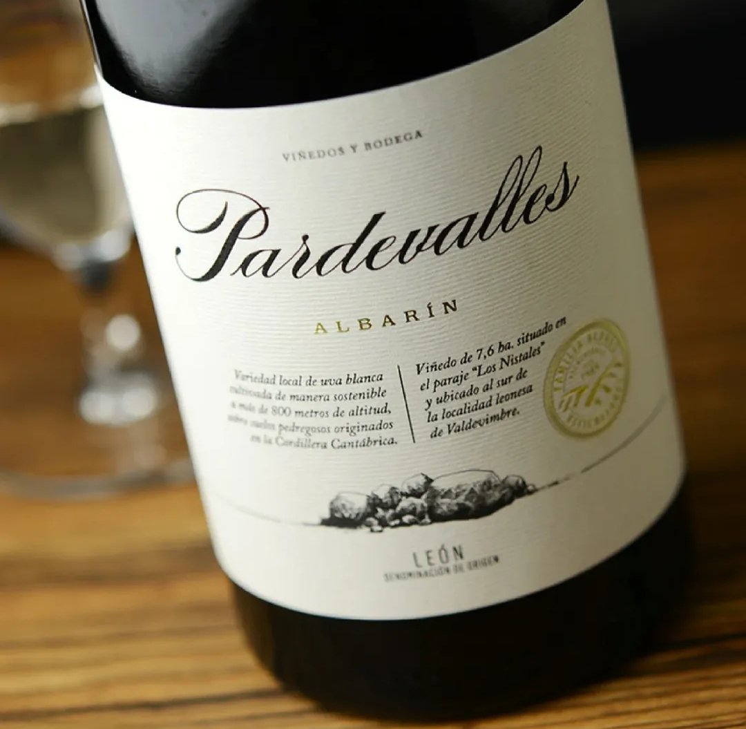 💬 Albarín Pardevalles mejor vino blanco de la de D.O León nuestro Albarín Pardevalles refleja la esencia de una variedad única cultivada en altura y con el carácter inconfundible de nuestra tierra, frescura el elgancia y autenticidad en cada copa.
.
.
#pardevalles #prietopicudo