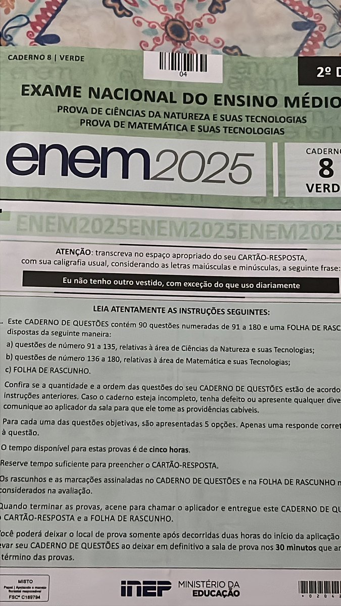 jisoonnieya's tweet photo. Me acabando que todas as frases os outros cadernos são mó foda aí chega o verde com síndrome de barata da galinha pintadinha 
#enem https://t.co/HN5yFSwM4l