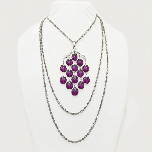 FlotsamMich's tweet image. Crown Trifari Triple Strand Purple Waterfall Necklace
#vintage #necklace #statement #waterfall #CrownTrifari #dramatic #iconic #collectible #silvertone #purple #lucite #etsyvintage buff.ly/0aByzpu
