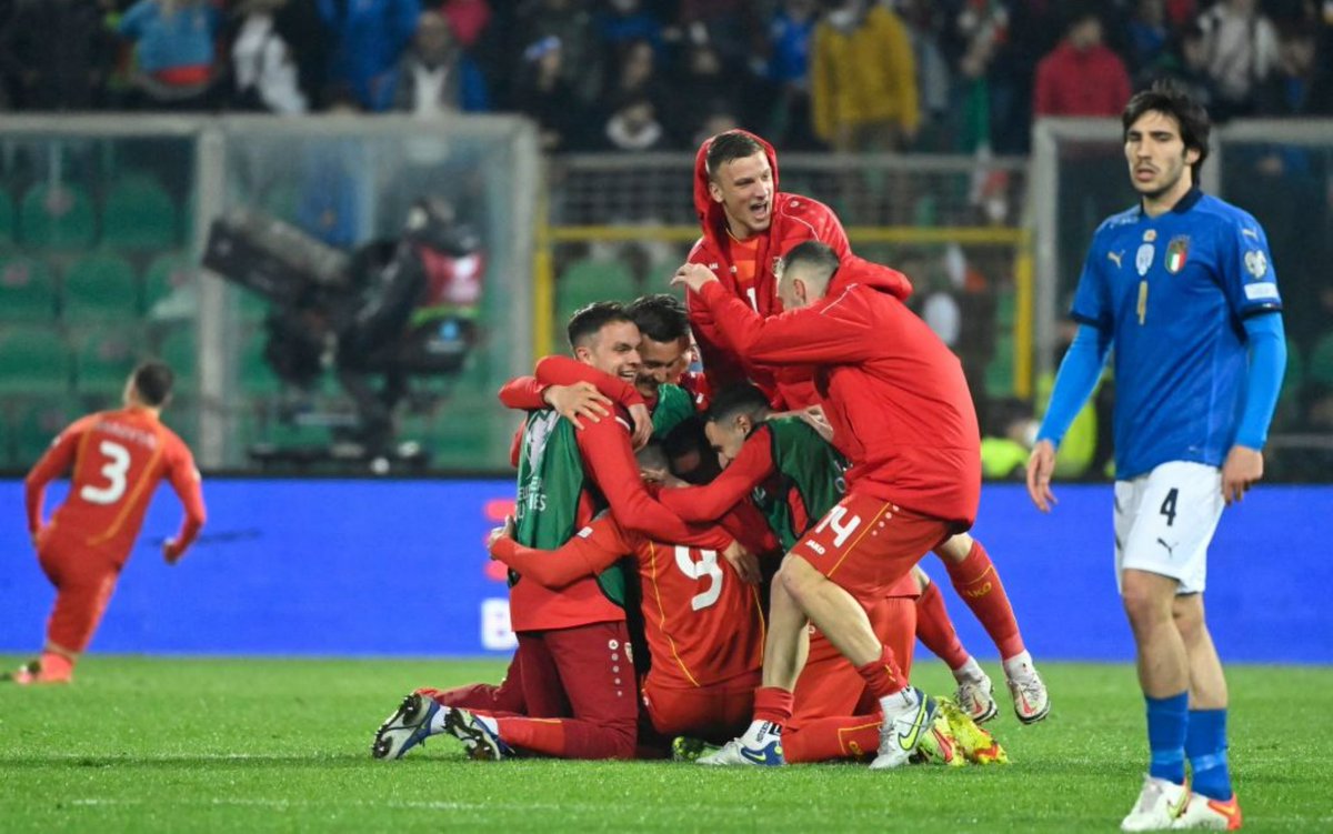 صورة من المستقبل 🤭 

بتمد ايدك على ابوك تاني يا حنفي ؟