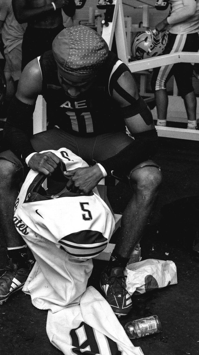 Explosive 3 ⭐️ (ATH) SR regular season tape 
12+ touchdowns (not including playoffs)
<a href="/CoachCSmithBHS/">Chris Smith</a> <a href="/AlanCross__/">Alan Cross</a> <a href="/Chedda_Mac/">🀄️ Coach Mac</a> <a href="/EarlGill10/">Earl Gill</a>
#AGTG 

hudl.com/v/2TBs4D