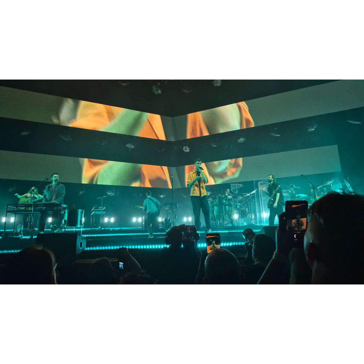 Juki_W's tweet image. Bastille - From All Sides
Manchester - AO Arena 14/11/2025 ❤️🎶🎤

Julaayy.blogspot.com/2025/11/bastil…

#blog #blogger #fblog #fblogger #liverpoolblog #liverpoolblogger #bastille #charliebarnes #aoarena #Manchester #fromallsides #music #livemusic #gig #concert #review #tour #uktour