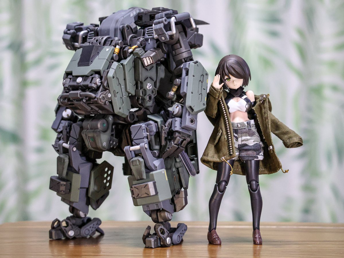 fotaru2shiki's tweet image. 密閉コクピット式ロボ
【ディガー1型】
布服を着せたままでも搭乗できるメカを組換えで作ってみました。