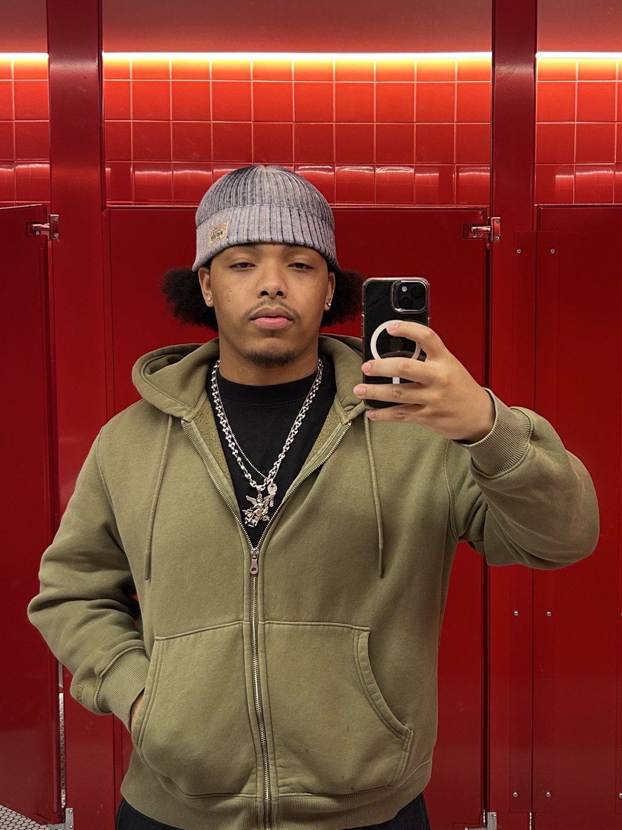 yashflee's tweet image. 