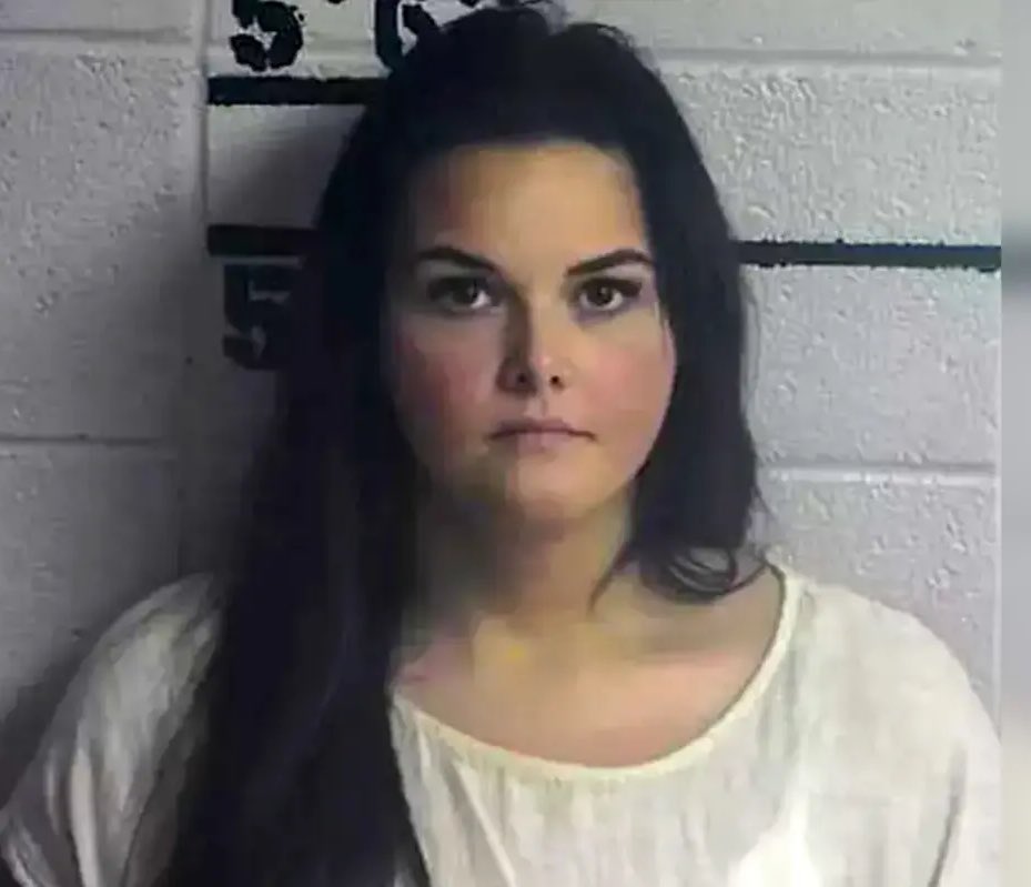 ‼️BREAKING: 27yo MARRIED TEACHER &amp; Elena Bardin MOM to a 5yo Sentenced To 14 Years for Ԍrооmіոg &amp; Rаріոg 17yo Black teen inmate—Sent 193 Νսԁе Letters/Photos &amp; Even Begged Him to Мսrder Her Husband! 

📍Adair County Juvenile Detention Center, Kentucky—Where She Taught English!
