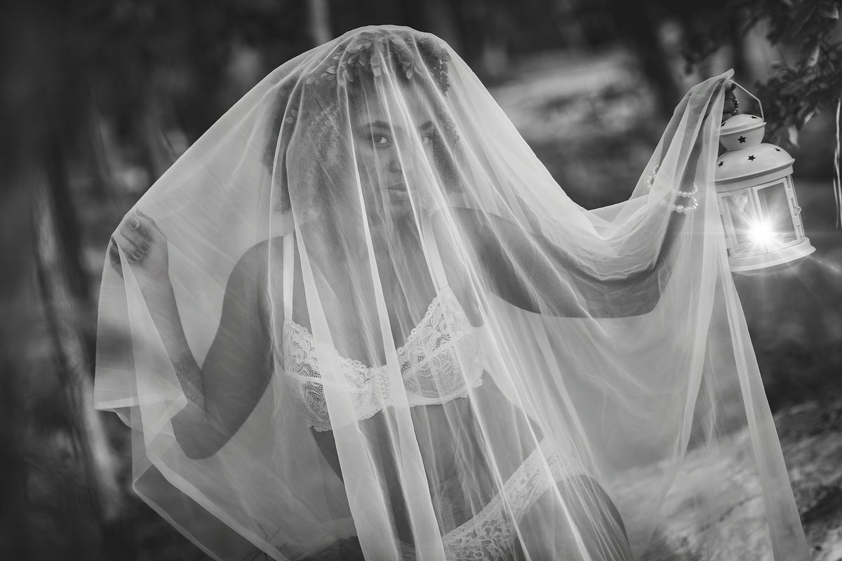 Missed Halloween this year,but couldn’t resist sharing the ‘sexy ghost’ boudoir photos I took!

Soft, haunting, and feminine. 👻🔥
For the custom boudoir concept, feel free to reach out from the link below:

pozanproductions.com/contact

#WilliamsburgPhotographer 
#VAboudoir