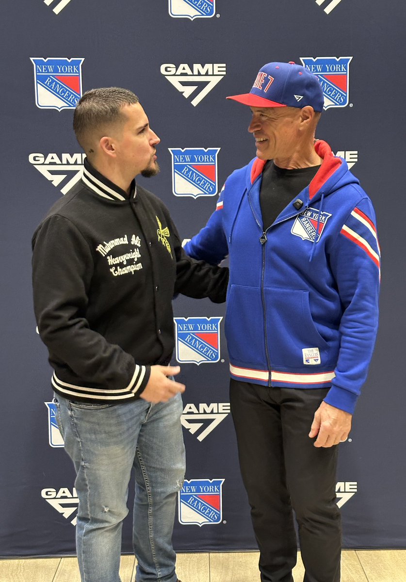 davidK786's tweet photo. Big shoutout to the @NYRangers & @GAME7 for giving me the incredible opportunity to meet my all-time favorite Ranger, Mark Messier, today @TheGarden This is my second time meeting the captain, & he never disappoints. @rootsoffight #NYR #NewYorkRangers #MarkMessier #RootsofFight https://t.co/ljFhuVzPRN