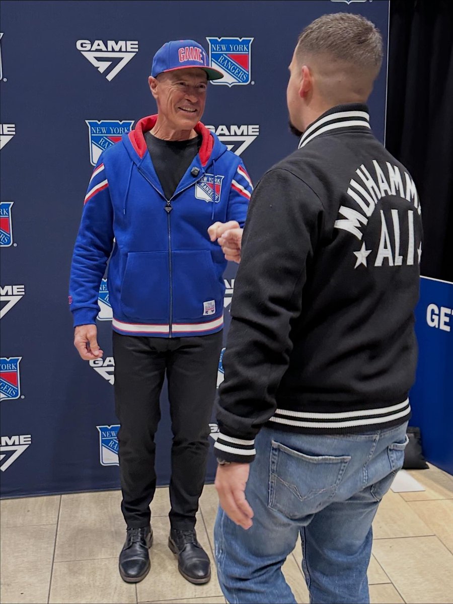davidK786's tweet photo. Big shoutout to the @NYRangers & @GAME7 for giving me the incredible opportunity to meet my all-time favorite Ranger, Mark Messier, today @TheGarden This is my second time meeting the captain, & he never disappoints. @rootsoffight #NYR #NewYorkRangers #MarkMessier #RootsofFight https://t.co/ljFhuVzPRN