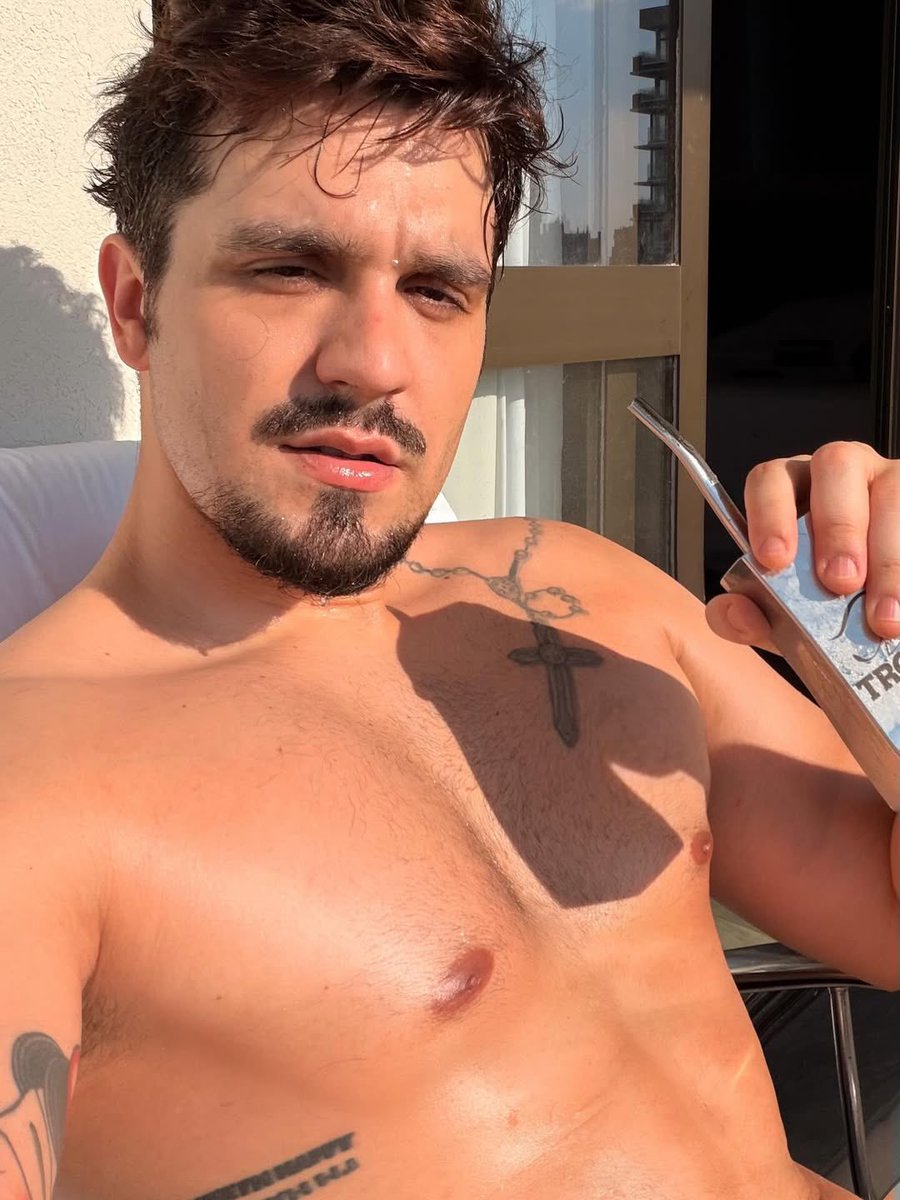 luanbtsverse's tweet photo. CARALHO, LUAN SANTANA!!!! QUE GOSTOSO, HEIN https://t.co/TRp8YXe9O0