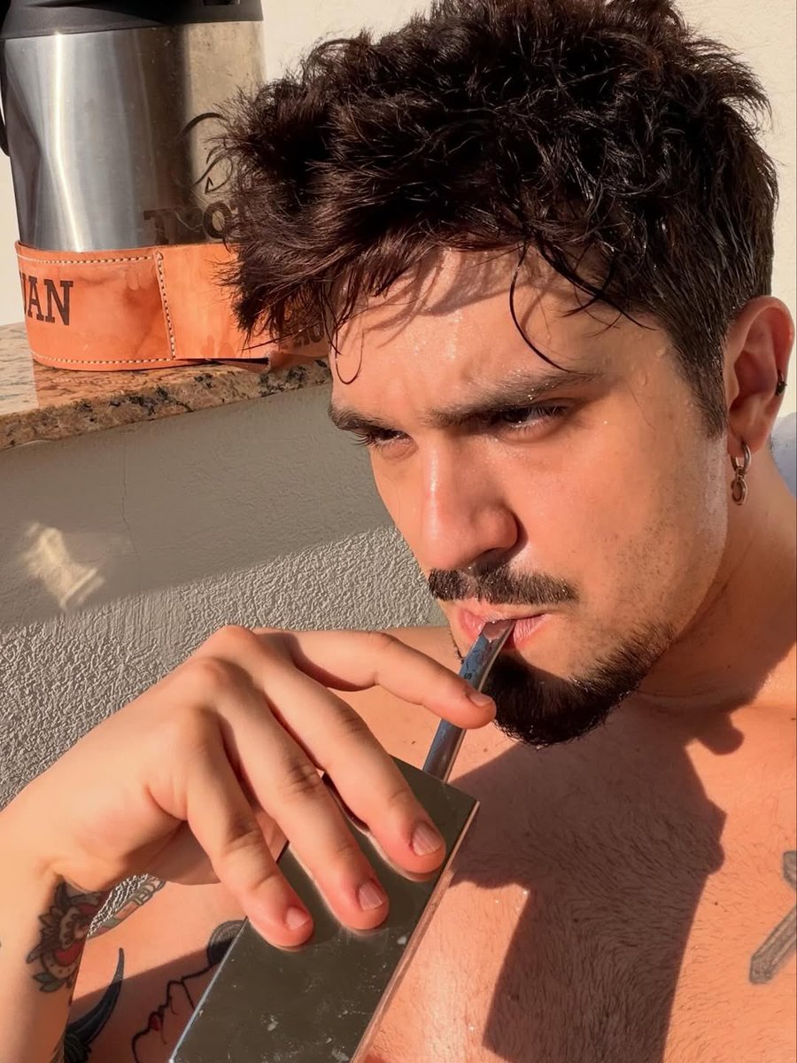 luanbtsverse's tweet photo. CARALHO, LUAN SANTANA!!!! QUE GOSTOSO, HEIN https://t.co/TRp8YXe9O0