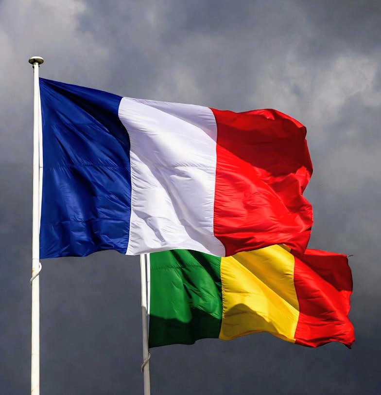 Oumar_Alansari's tweet image. كيف تنظر فرنسا للوضع الراهن في مالي..؟
#Mali #Bamako #JNIM #France #Sahel
يدور هذا السؤال بين عدد من المحللين والمراقبين، ألخص الإجابة من النقاط التالية:

- كانت الأنظمة في غرب أفريقيا (مالي، النيجر، وبوركينافاسو) ، قد وصلت سياستها إلى القاع، خاصة في مالي التي فقدت شمالها 2012…