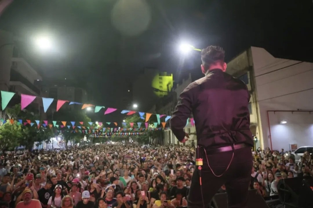 Un abrazo colectivo de vecinos, compañeros y amigos para celebrar los 35 años de La Homero Manzi.
Una fiesta memorable de la cultura popular y de la comunidad organizada que sigue creyendo en esa vieja manía de querer ser felices !

Gracias por estos 35 años de amor ✌🏻🇦🇷