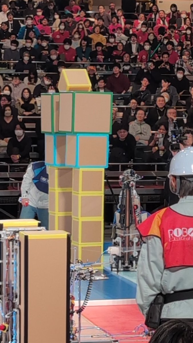 Polaris_88's tweet photo. 他と違い、旭川高専は逆に地区大会より黄色1つ分(30点)低くしてきているんよな。設置に要する時間と崩壊のリスクに代えて、その分周回に充てる(6周分／約15秒)ほうが効率的との判断なのだろう。これほどまでに無駄を省き、且つ正確無比な旋回精度を確立した技術力には脱帽しかない。
 #高専ロボコン https://t.co/zu5BVaCt69
