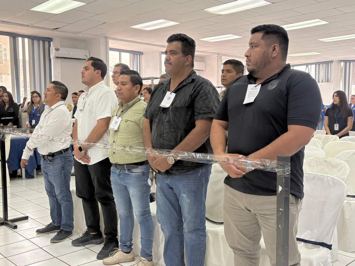 🟡🔵🔴 La Junta Provincial Electoral de El Oro inició el escrutinio público del #ReferéndumYConsulta2025, con la presencia de autoridades, delegados y observadores. 🗳️👀

📡 Sigue la transmisión en vivo: youtube.com/live/zAEttrJs9…