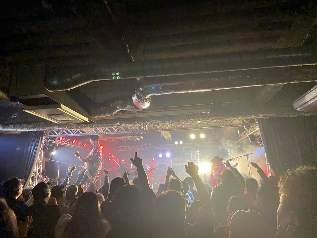 Drummer_MIKOTO's tweet photo. 11/16富山ソウルパワー
パンパンのお客さんで
めっちゃ良い音で
1年振りのRe-DRIVEは最高に楽しかった!
また富山でライブしよう!
武べえさん20周年おめでとうございました!
#富山ソウルパワー #redrive #楽しかった #ドラマー https://t.co/Xd2vGWhLz9