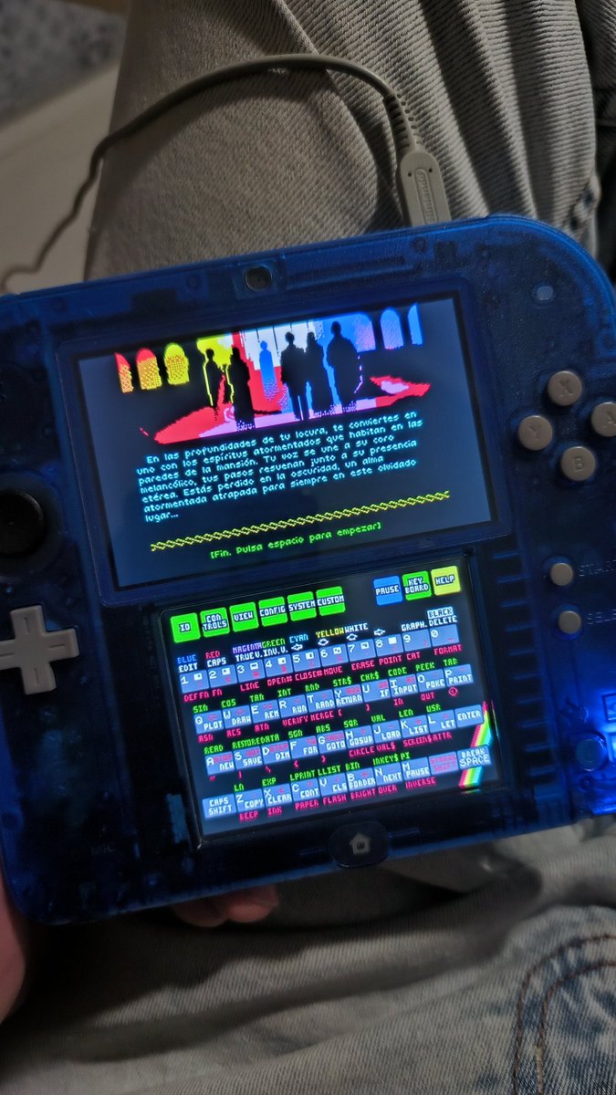 Jugando a El Velo Oscuro de <a href="/FurilloProduct1/">FurilloProductions</a> en mi 2ds...
#spectrum #videogames #horror #aventuraconversacional