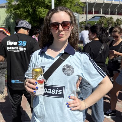 curly_anto22's tweet photo. #NuevaFotoDePerfil fui completamente feliz. Nunca creí vivir esto. Los re cago amando @oasis @liamgallagher BIBLICAL!!!!!!! https://t.co/aigFBXadJn