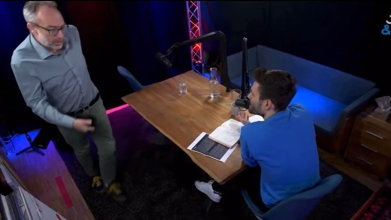 "Wie läuft eigentlich dein Studium?"

Also das ist jetzt wirklich einfach nur eine dümmliche Fragestellung und ich werde mich jetzt entfernen