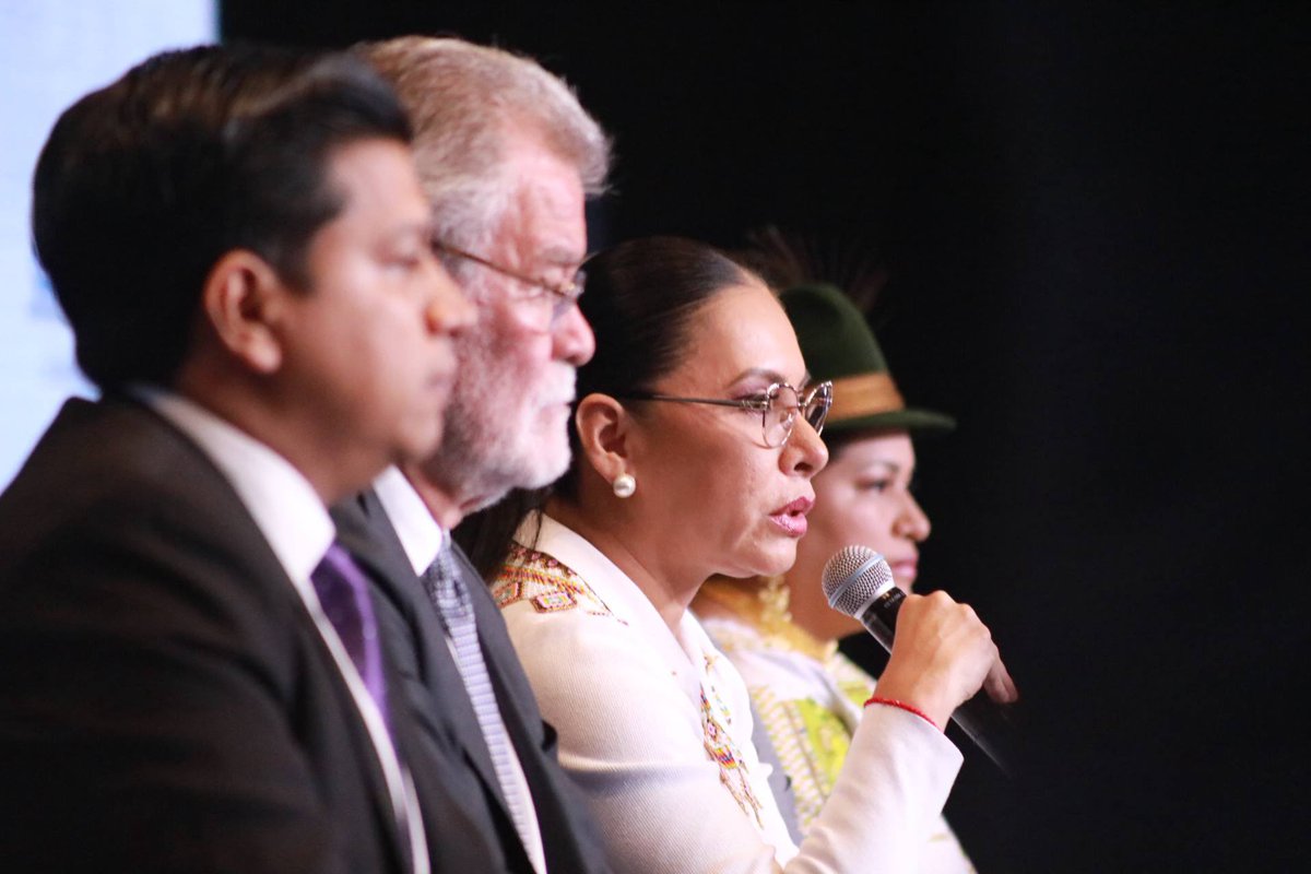 vtv_ecuador's tweet photo. #País 📑🎙Sobre la #presunta campaña por el ,#SÍ que habrían hecho funcionarios oficialistas en redes sociales durante el silencio electoral, la presidenta del #CNE, #DianaAtamaint, indica que las redes sociales no están regulado en el #Código de la #Democracia. https://t.co/Xn76Nurtyv