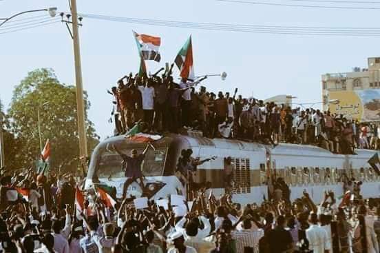 يا شعب ديسمبر العظيم سنلتقي عند فجر الأمل فالليل علي وشك الرحيل✌🏻🇸🇩🕊

#الإقتلاع
#ديسمبر_باقية_وستنتصر 
#السودانيون_يستحقون_السلام