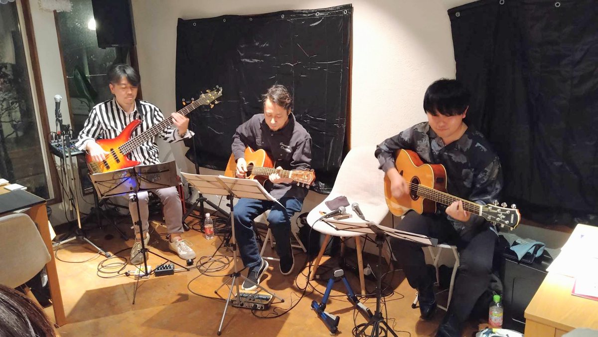 Comode_event's tweet image. 11/15（土）Comodeライブパーティー at Hoshikawa FLY
初開催の鉄板ビストロにて、楽器の生音聞こえるような距離感でギターDuo＋ベースのおしゃれサウンドをお届けしました🎶
ご来場のみなさま、関わる全てのみなさまありがとうございました😊😊😊🌱

ダイジェスト動画こちら
youtu.be/gLQirM8-mNE