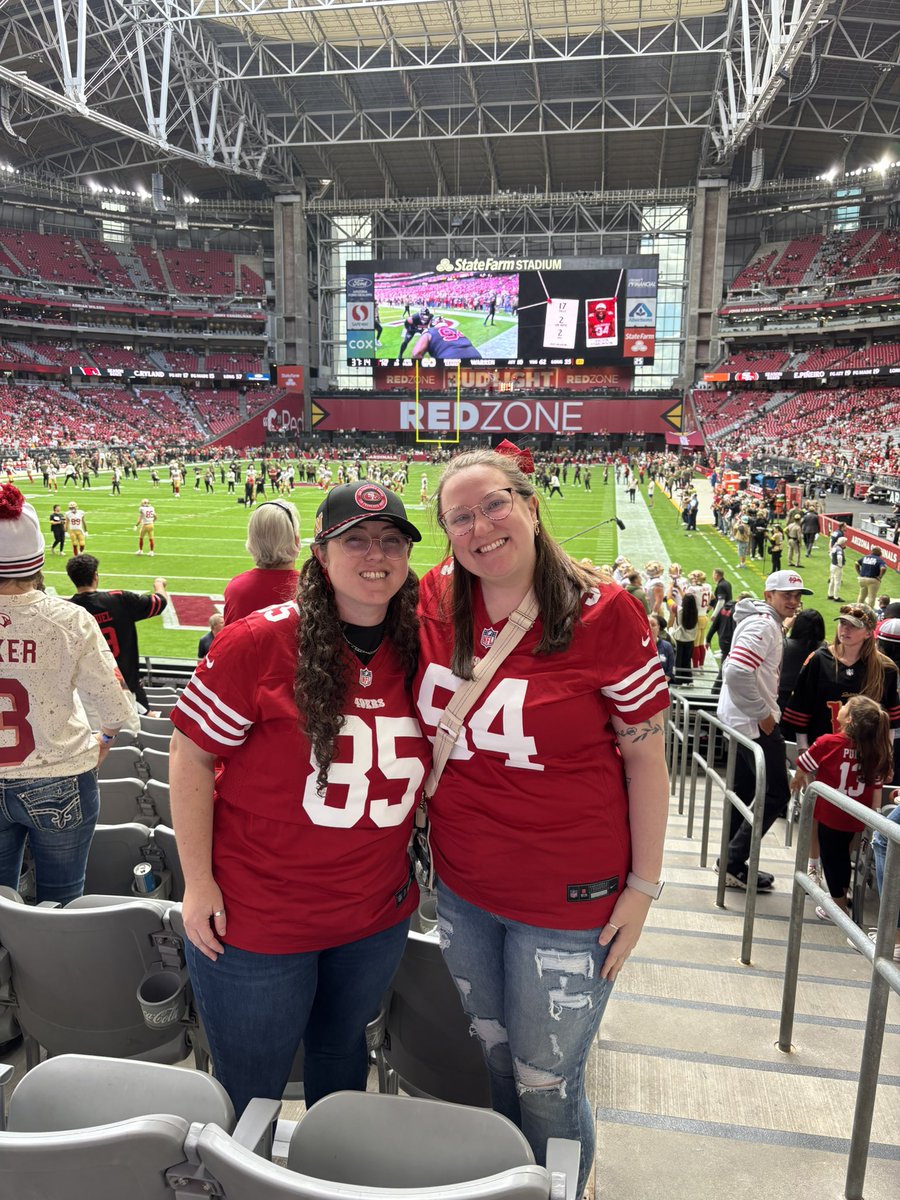 kimber_barista's tweet photo. First game in person. Bring it home 13 #FTTB https://t.co/ZCllySUlBl