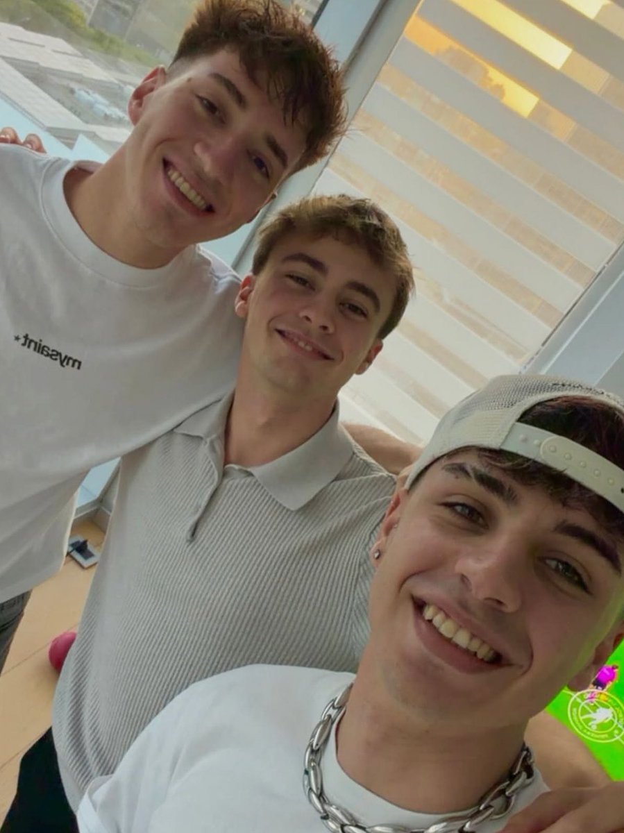 fedeebongiorno's tweet photo. 📸 Moski se reencontró con Mernuel y Bauleti https://t.co/vjwfRW4Pbl