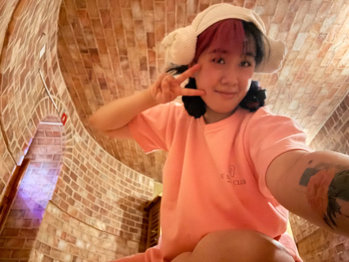 annie r u ok? tweet media