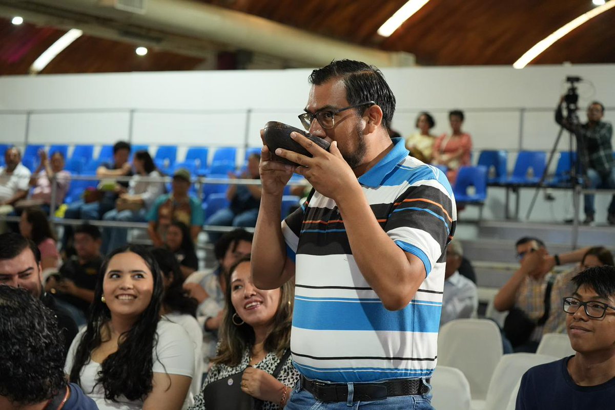 🍫🌱 En el 14° Festival del Chocolate Tabasco, la Chocolatera y Cocinera Tradicional Estela Lázaro Magaña, propietaria de la Hacienda La Campesina y embajadora del cacao, compartió su pasión en la Demo Conferencia “El sabor de nuestra tierra”, acompañada de chocolateras locales.