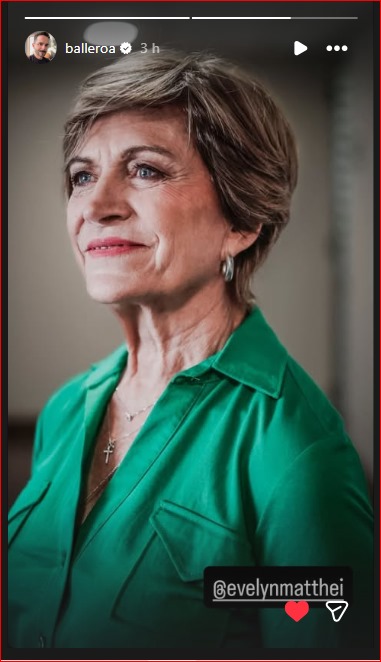 TanaBorsottob's tweet image. Duele que @EvelynMatthei no pase  a segunda vuelta. 
Sigo convencida de que es  la mejor opción para Chile, y sé que el tiempo lo demostrará.

La democracia se respeta, aunque hoy cueste. Igual me siento orgullosa y agradecida de haber puesto mi pequeño aporte  en su campaña.