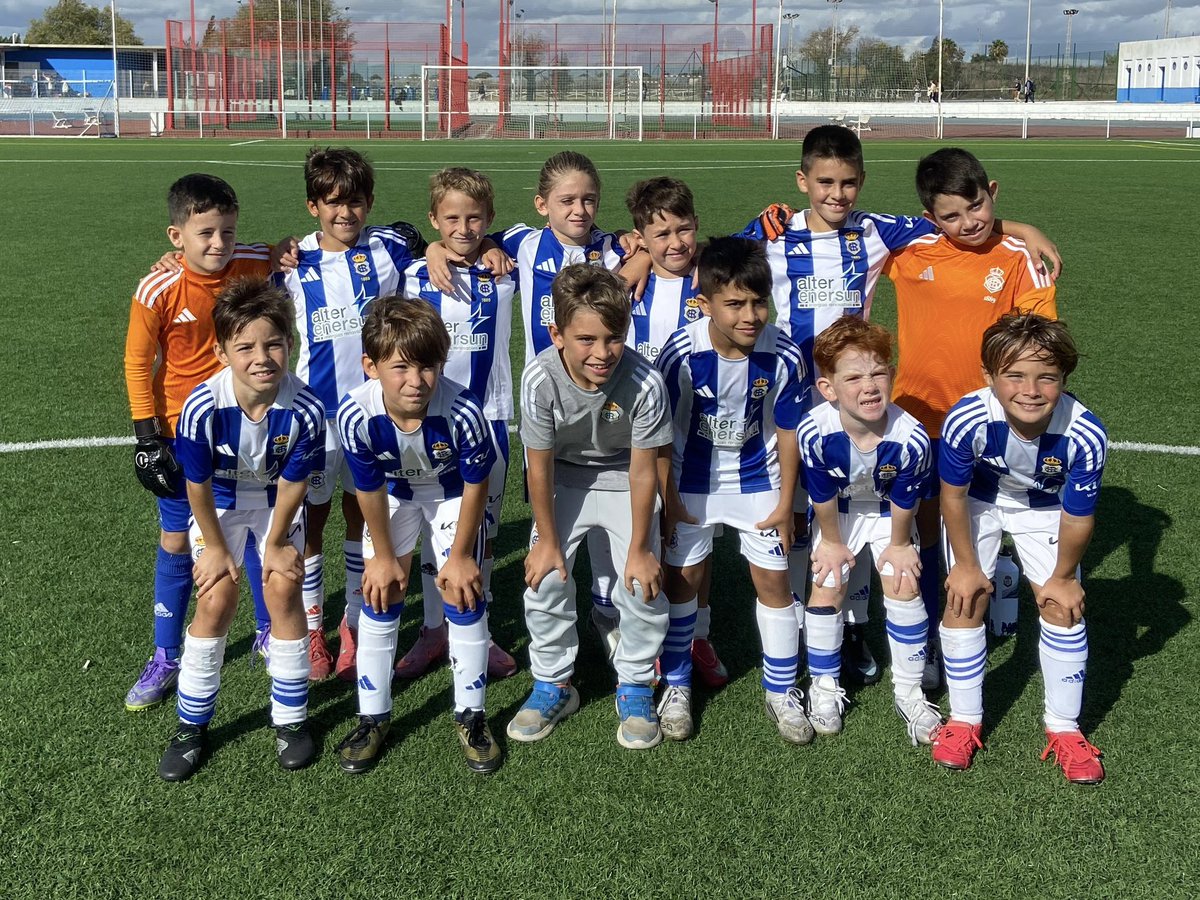 futbolbaserecre's tweet photo. El Benjamín B logra una nueva victoria y sigue con una racha impoluta 👏🏻

Seguimos avanzando 💙🔛

⚽️⚽️⚽️⚽️ David
⚽️⚽️ Pablo Ponce
⚽️⚽️ Santiago
⚽️ Álvaro 
⚽️ Emilio 
⚽️ Saúl 
⚽️ Héctor 
⚽️ Pepe

#BenjaminB #DecanoDelFutbolEspañol https://t.co/fiyguheazh