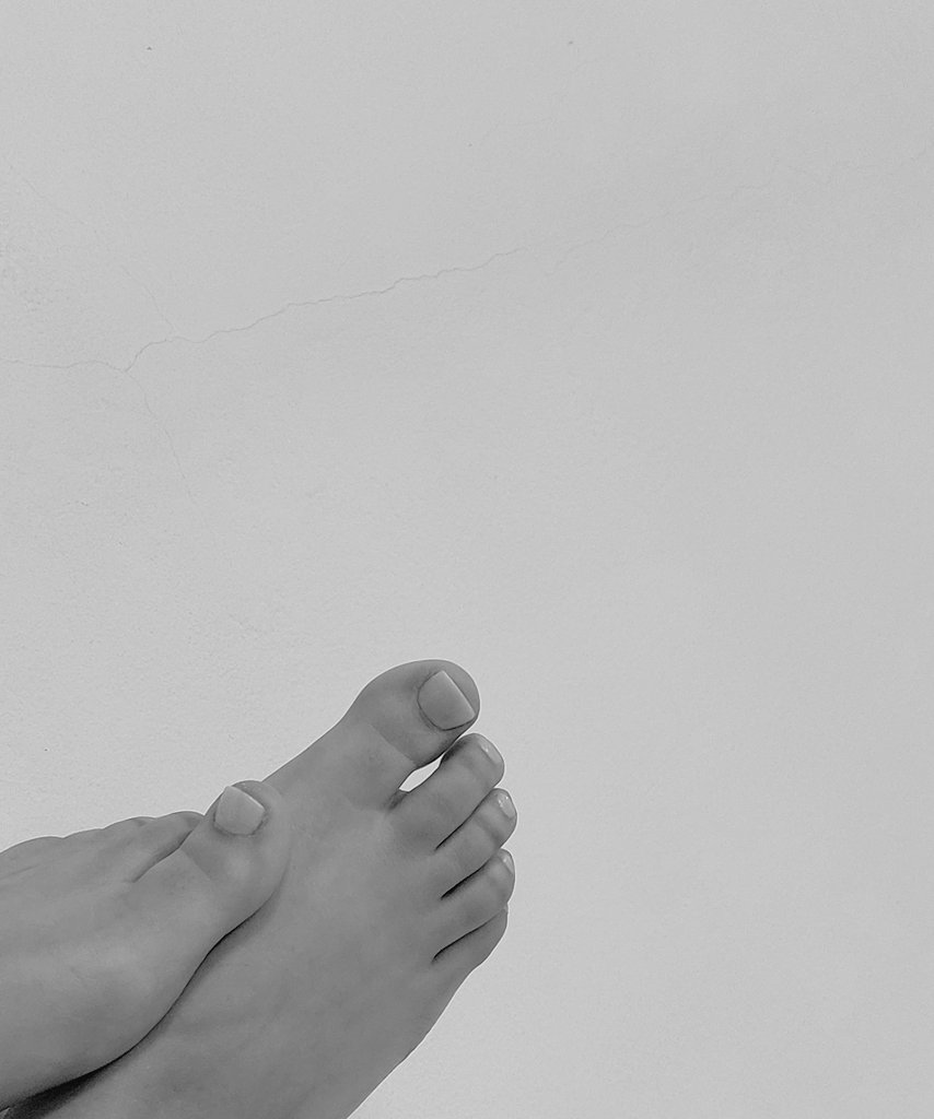 piecitos2's tweet image. Un día me pregunté &quot;y si vendo fotos de mis pies?&quot;, así que bueno, aquí estamos