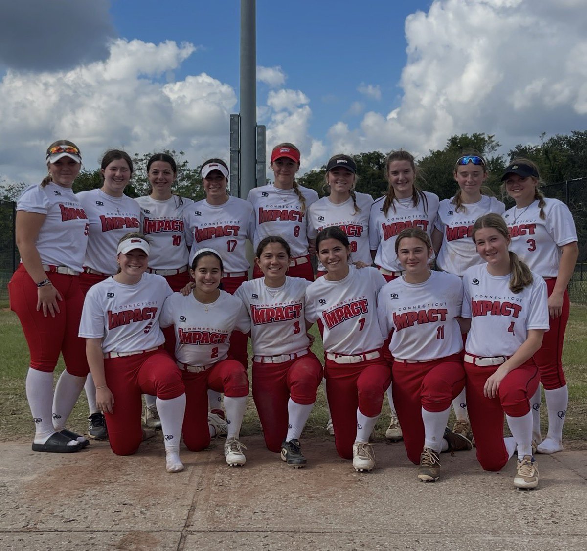 CoachMikeSB's tweet image. 🫶🏻great end of the fall! Excited to get after it this winter with this group! 4-1-1 this weekend and a great final day going 2-0 and coming back in the bottom half with two out to walk it off! Great job ladies it’s been a pleasure!🤝 #impactmade