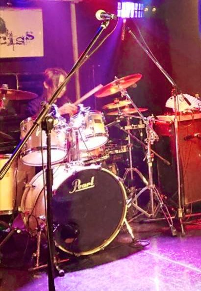 昨日は浦和ナルシスお疲れ様でした🍺
お越しくださった方々、差し入れもありがとうございました🫶
新体制での初ライブ楽しかったす！新メンバーの秦氏、ギタリストなのにベース弾いてくれてありがとう😭
また来年お会いしましょう！
(絶妙に顔が隠れてる写真めっちゃすきw)