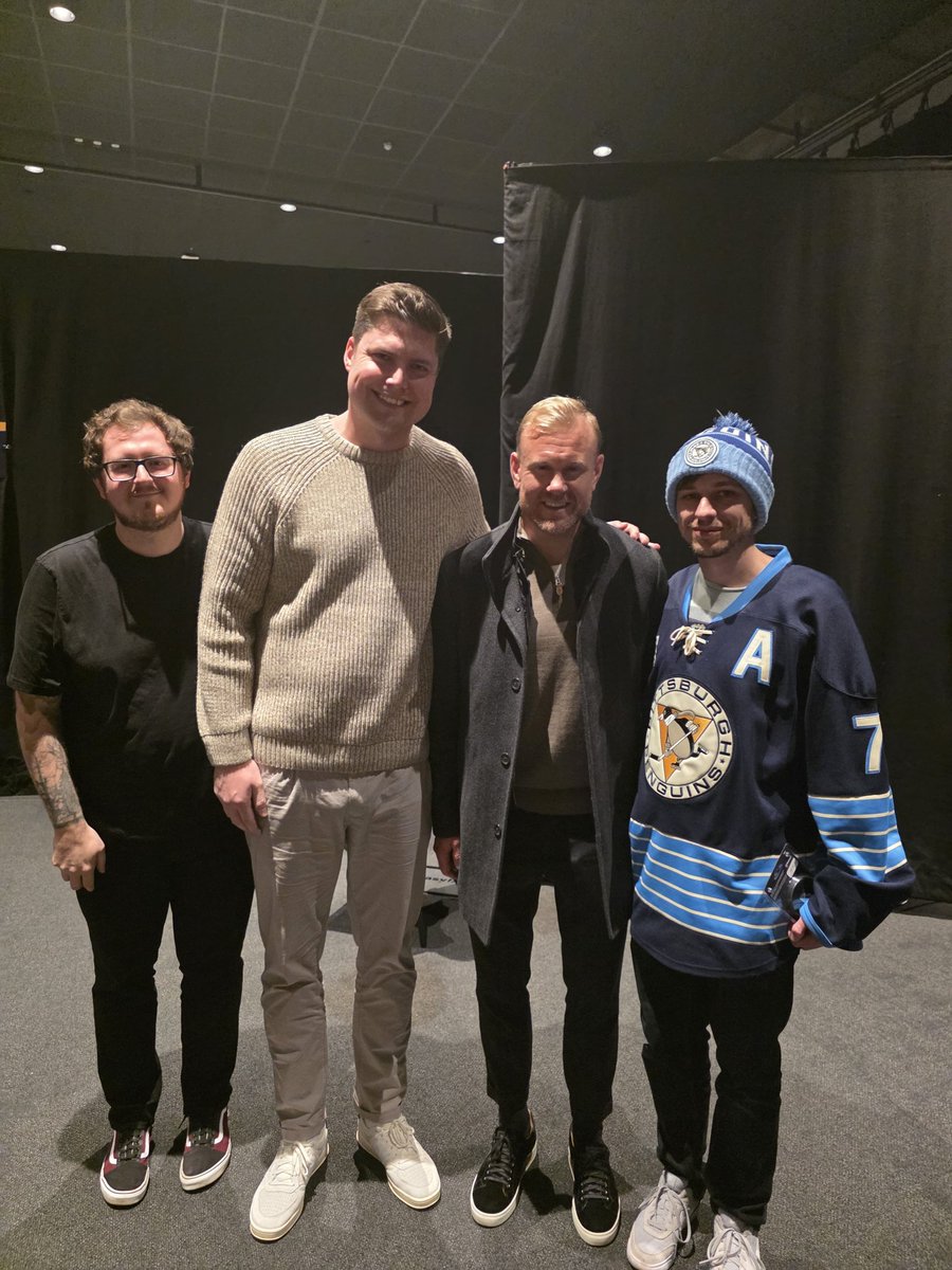 JGookDesign's tweet image. Game two of the Global Series in Sweden did not disappoint. We got to have a picture with Hörnqvist, see the 🐐 score a goal live, and watch the Penguins beat the Predators 4-0!