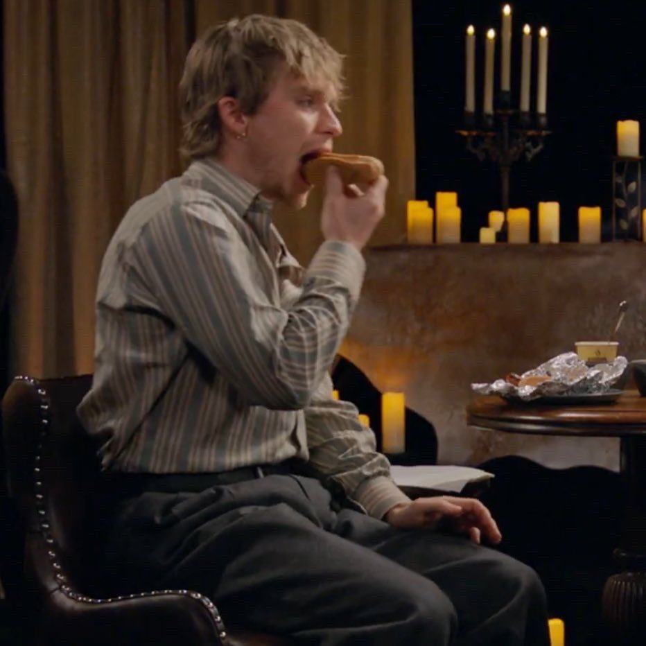 mrglnncarney's tweet image. 😭😭