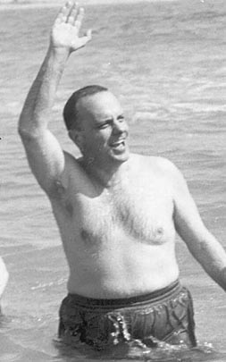 FonsiLoaiza's tweet image. La Junta de Andalucía de Juanma Moreno del PP acaba de autorizar al grupo Almanzora Bay una macrourbanización de lujo en un entorno virgen inundable y junto a la zona radioactiva de Palomares. Mafia.