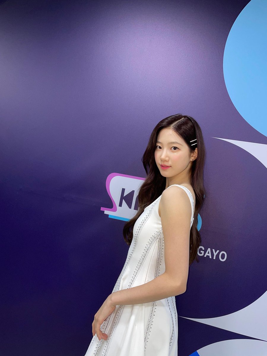 formulejpg's tweet image. Con éste bonito vestido blanquito estoy lista to go #𝕚ntoーbo͞r𝚍ǝr𝕝and y que no me importe nada más que disfrutar de algo tan hermoso como el sonido de #𝑓e͞el·私のʼ𝕣hy𝕥hm que me tiene bailando como muñequita. 

𝕪ab͟b͟α 𝕤noopყ! ★ #ℳer𝕔⁶³