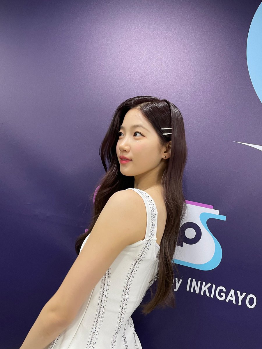 formulejpg's tweet image. Con éste bonito vestido blanquito estoy lista to go #𝕚ntoーbo͞r𝚍ǝr𝕝and y que no me importe nada más que disfrutar de algo tan hermoso como el sonido de #𝑓e͞el·私のʼ𝕣hy𝕥hm que me tiene bailando como muñequita. 

𝕪ab͟b͟α 𝕤noopყ! ★ #ℳer𝕔⁶³