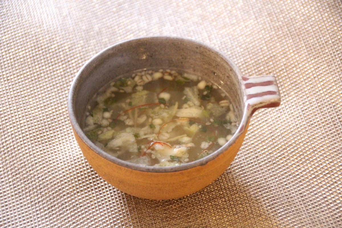 『参鶏湯＝手間』の常識、崩れました…
#コープ 「参鶏湯風スープ」

／
具が7種類だって
生姜が効いててウマ～
とろみもイイ感じ
＼
お湯だけで韓国風の味わい🙌
いかがですか❓

#新商品 #フリーズドライほんとすごいよ #糸唐辛子が入っているなんてやるじゃないか #コプ姉さん