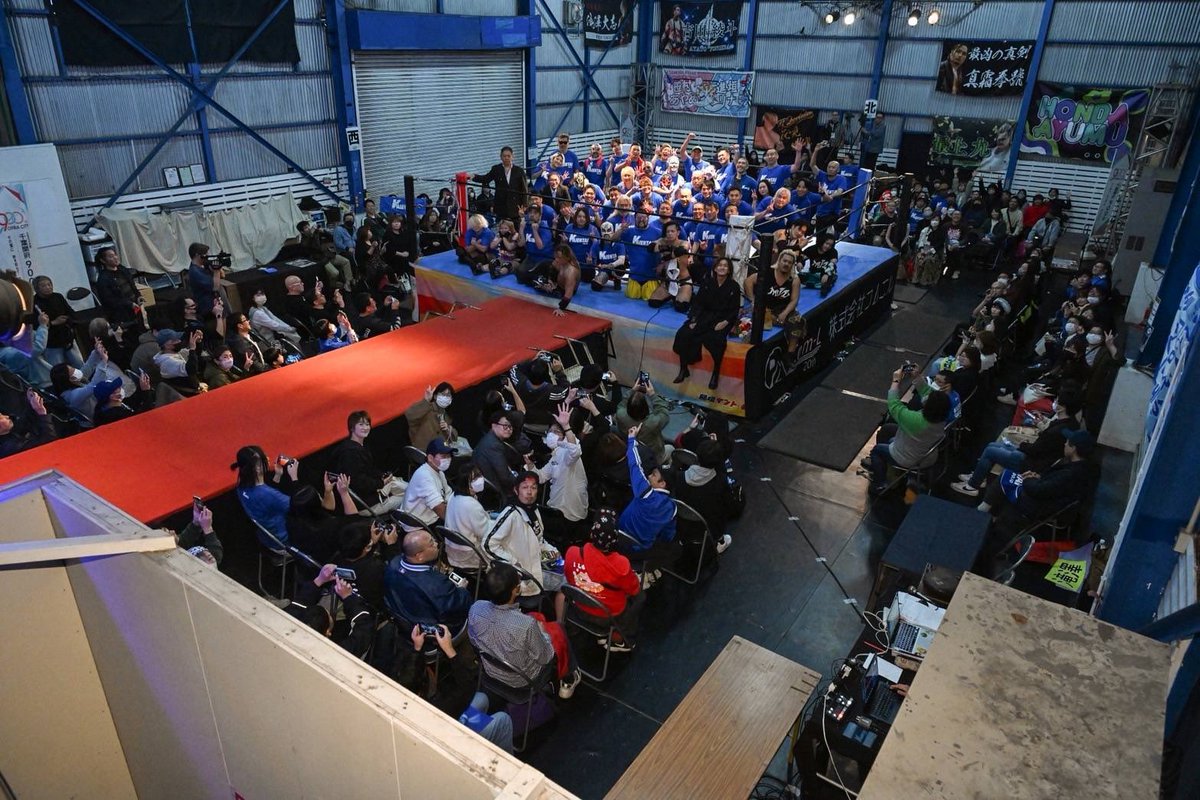 最初の頃は知らんけど25年間ずっと変な人なんやろな。でも前日もスクエア来て諸々準備したらリングで身体動かして試合形式でスパーリングまでしてた。そのうえで昨日の試合数と試合内容。夜の方は観れてないけど。ほんまプロレス好きやな自分。

#2AW
#KD25th
#YU25th 
#ウラノえん2