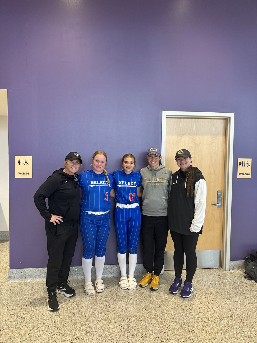 AllieHarrigan's tweet image. Thank you @MinnStSoftball for hosting such an  amazing camp today! I really enjoyed the pitching and hitting drills, campus tour, and scrimmage! Thank you Coach @KristleWolcott, @coleymarieries, and @SullivanKylie15.   Go Mavericks!💜💛🥎

 @sami_miller34