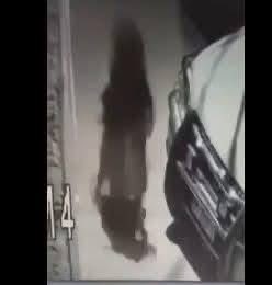 La niña del AIFA 💀🕯️

Esto le pasó a la mamá de una trabajadora del AIFA.
Ella estaba en el área de limpieza, dentro del estacionamiento, cuando escuchó la risa de una niña. Pensó que era una broma, así que solo dijo en voz alta que no le daba miedo y que no se asustaba.

Pero