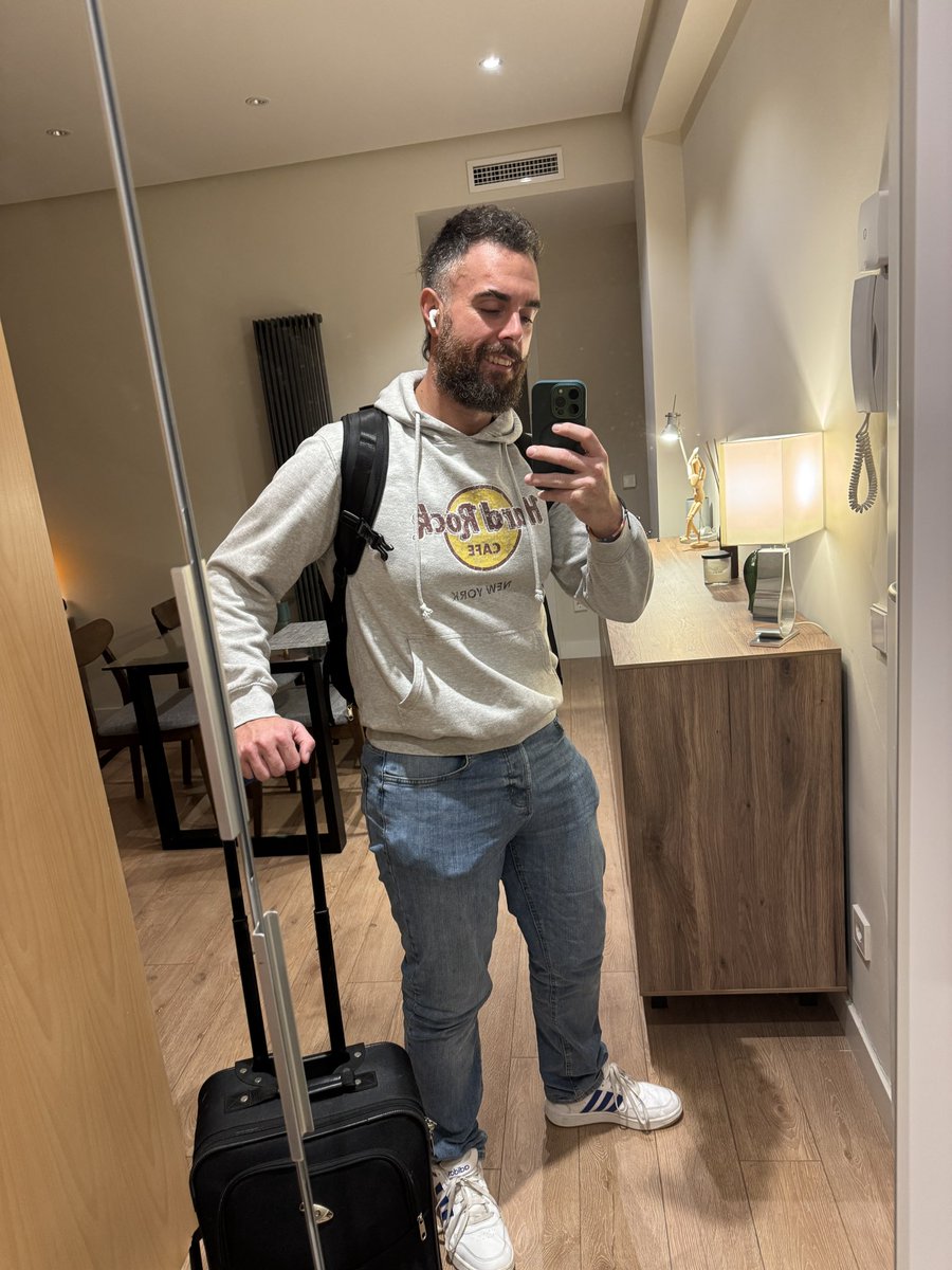 soyelrks's tweet image. Tras haber estado 12 de los últimos 14 días fuera de Madrid entre Atenas, Milán y Cantabria, toca quedarse por aquí hasta Navidad.