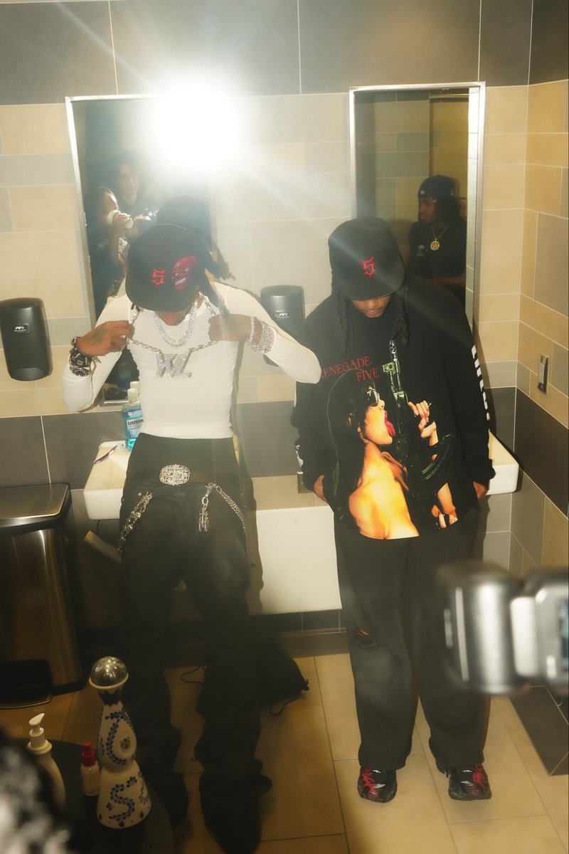 8Lilunky's tweet photo. New Five Hats Just Dropped 🖐🏾❤️ @playboicarti https://t.co/5bjCkv2D5J