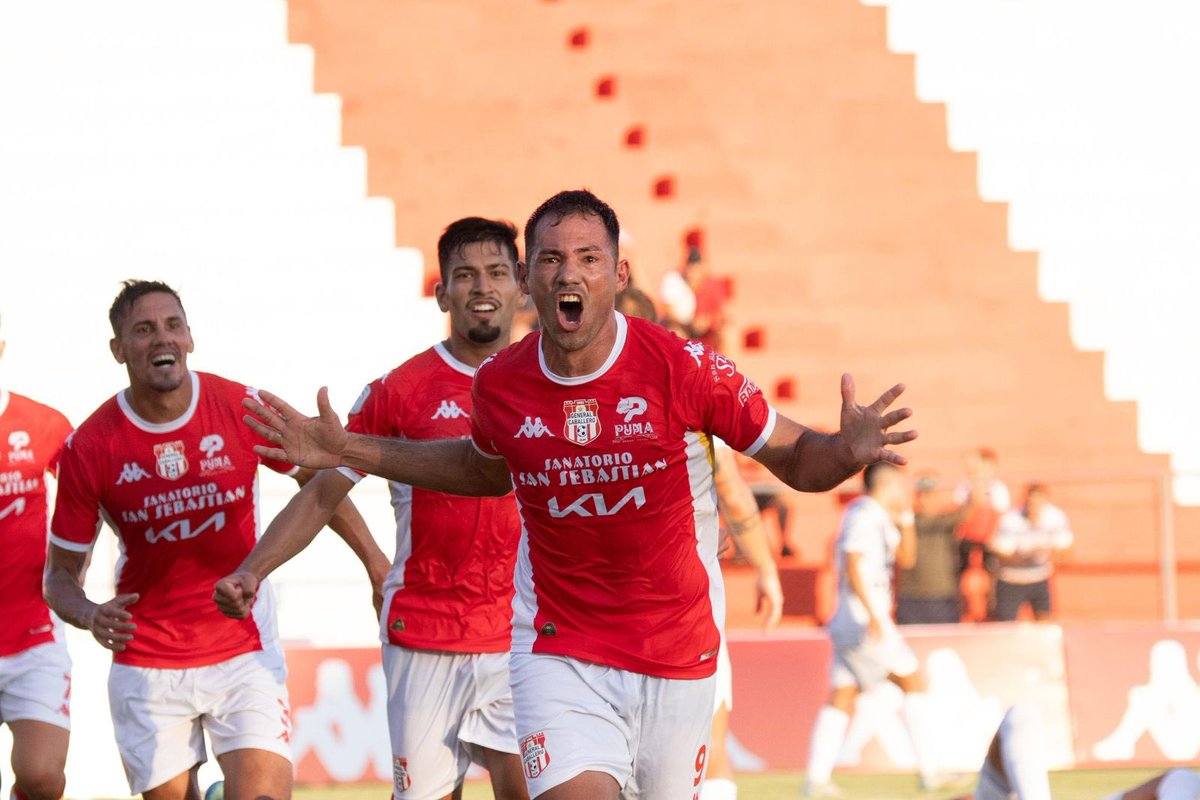 fsv___'s tweet image. Don CLEMENTINO GONZÁLEZ Tiene más Copas Paraguay que: 

Mauro Boselli
Ignacio Aliseda
Matías Pérez
Alexis Arias
Gatito Fernández 
Blas Riveros
Forifo Velázquez 
Robert Morales
Diego Leon
Gastón Giménez
Mathias Villasanti
Púlpito Duarte